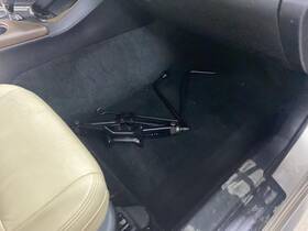 7073357 Toyota Used Floor Jack Fits 2017 Avalon Grade A 7073357 Toyota Used Floor Jack Fits 2017 Avalon Grade A