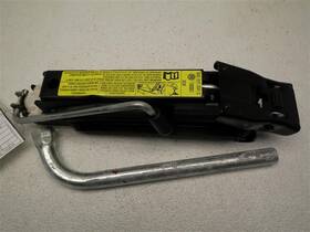 1036380 Volkswagen Jetta 2005 Floor Jack With Tools 2.5l 0524 1036380 Volkswagen Jetta 2005 Floor Jack With Tools 2.5l 0524