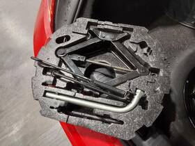 Volkswagen 1625794 Used Floor Jack Fits 2014 Beetle Grade A