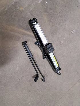 564.vw1t21 Volkswagen Jack 2021 Tiguan Sku#4143124
