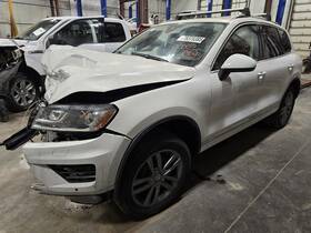 6665942 Volkswagen Used Floor Jack Fits 2016 Touareg Grade A