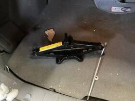 4838739 Volvo Used Floor Jack Fits 2005 40 Series Grade A