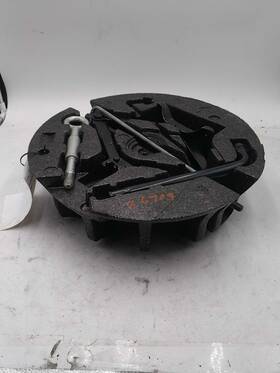 5039828 Volvo 2016 80 Series Floor Jack Blue Used Oem Part 156k Mileage 5039828 Volvo 2016 80 Series Floor Jack Blue Used Oem Part 156k Mileage