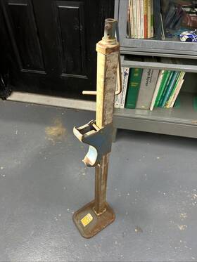 J400 Walker 1950s / 60s Auto Car Bumper Jack With Crab Claw Hook And Base - Working