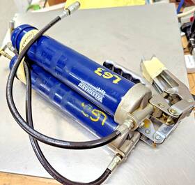4by81 Westward 2 Used Manual Grease Gun 15 3/8 In 6 000 Psi D3s2 #1