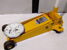 W-1634 Wilmar Tool Co. 2-1/4 Inch Ton Hydraulic Floor Jack