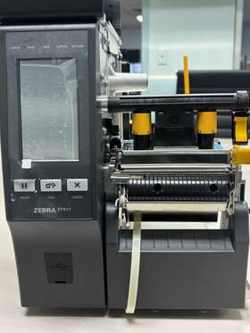 Zt41142-d3100596 Zebra New Zt411 203 Dpi Direct Thermal Label Printer 3160931 Zt41142-d3100596 Zebra New Zt411 203 Dpi Direct Thermal Label Printer 3160931
