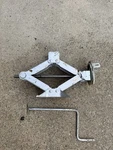 E-z-lift Scissor Jack 3,300LB CAPACITYT-9446 *208B.. Fixed Price $42.99.