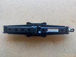 2018 Toyota Emergency Floor Jack 1350KG Oem. Fixed Price $90.00.