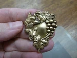 (B-FOX-150) Grapes Vine Leaf Love Foxes Brass Pin Pendant Jewelry. Fixed Price $12.34.